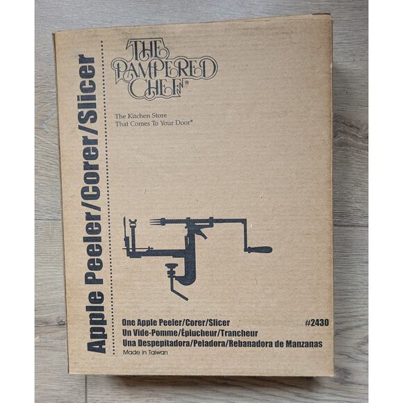 NEW Pampered Chef Apple Peeler Corer Slicer 2430 Table Clamp Food Prep Kitchen - Picture 3 of 7